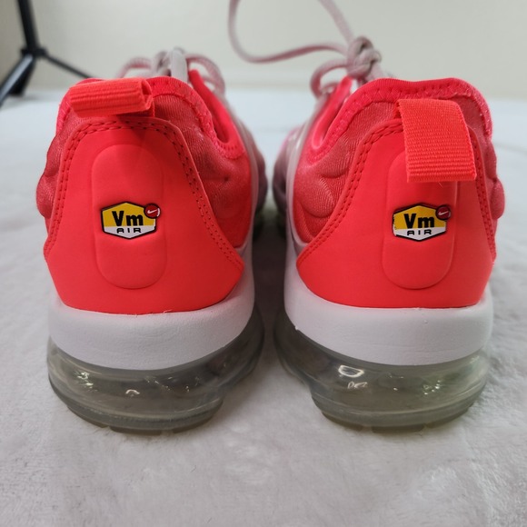 WMNS NIKE AIR VAPORMAX PLUS PLATINUM TINT PINK-FLASH CRIMSON SZ 6.5 [CZ7995-001] - Picture 6 of 8